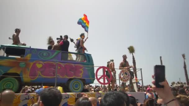 3 Jun 2016: fira årliga gay pride-paraden i Tel Aviv Videoklipp