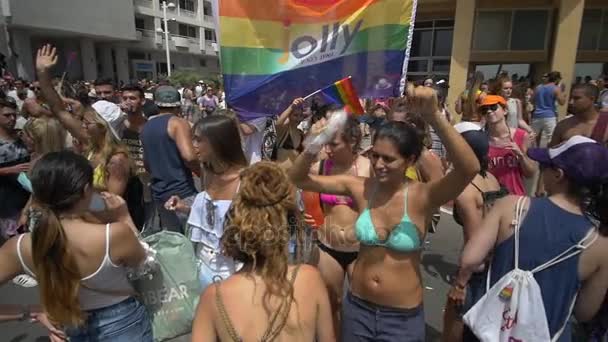 3 JUN 2016: a comemorar o desfile anual do orgulho gay em Tel Aviv — Vídeo de Stock