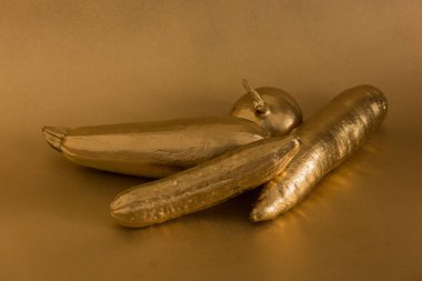 altın arka plan üzerinde sebze karışımı