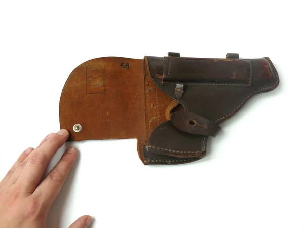 Vintage kılıfından Pm Makarov tabanca, memurun kılıfından tabanca kılıfına sok deri kılıfından tabanca kılıfına Batı silahı kılıfından silah sahibi — Stok fotoğraf