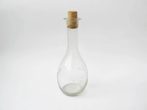 Frasco de vidro vintage, pequenos frascos de vidro, pequena garrafa de vidro com cortiça para garrafa de óleo, garrafa de vidro branco com decantador de flores com rolha sobre fundo branco — Fotografia de Stock