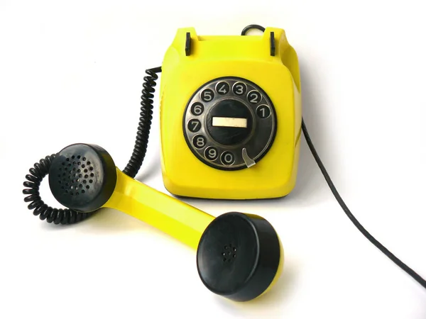 Retro telefon žluté telefon žluté telefonní žlutá rotační telefon černý telefon pracující rotační telefon žluté telefonní sluchátko sovětským telefonem Vintage telefon žluté telefon žluté telefonní žlutá rotační telefon černý telefon pracovní rotační telefon žluté telep — Stock fotografie