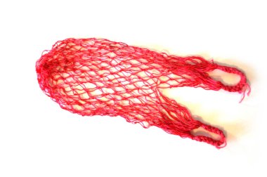 Kırmızı örgü çanta beyaz arka plan üzerinde. Pazar çantası - stok görüntü