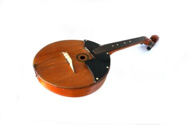 Beyaz izole halk müzik aleti domra