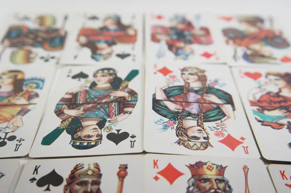 Vintage oyun kağıtları, oyun kağıtları, kumar kulübü, masa oyunu, vintage resimleri, ace, joker, beyaz arka plan, yakın çekim, birçok oyun kağıtları, iskambil destesi, Sovyet vintage, SSCB, sap kafası stok görüntü, Nostalgishop, Nostalgishop IMAG