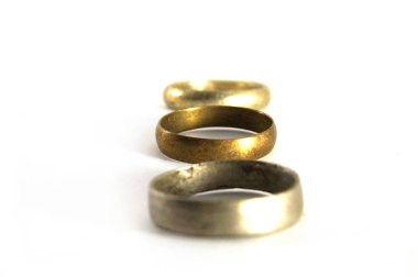 Üç Vintage Yüzük, üç yüzük, eski yüzük, antika yüzük, farklı halkalar, Vintage Yüzük, gümüş halkalar, altın halkalar, altın renk, gümüş renk, Sovyet Vintage, antika Yüzükler, SSCB, baş stok görüntü. Nostalgishop, Nostalgishop görüntüsü