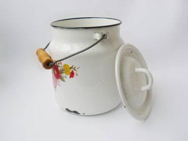 Mine süt kabı, süt-ebilmek, beyaz süt olabilir, süt kupa, emaye sütü kabı, beyaz emaye, kırmızı model, kırmızı çiçekler, eski sürahi, 