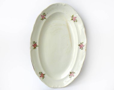 Oval tabak, seramik tabak, beyaz tabak, cam levha, desen çiçekler, desen gül, tabak beyaz arka plan üzerinde yakın çekim, vintage, Sovyet vintage, sap kafası stok görüntü, Nostalgishop