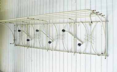 Vintage askı, eski askı, kancalar askılar, kafes askı, antika askı, Duvar Askı, beyaz arka plan, yakın çekim, askı beyaz arka plan, sap kafası stok görüntü, Nostalgishop üzerinde