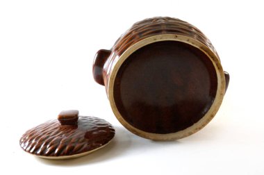 Kahverengi pot, kahverengi seramik kupa, kahverengi sürahi, çanak çömlek, emaye seramik, kahverengi beyaz üzerine, yakın çekim, beyaz arka plan, pot kapaklı, sap kafası stok görüntü, Nostalgishop
