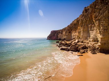 Kayalıklarla Beliche Beach, Saint Vincent Cape, Portekiz