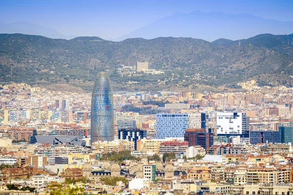 Panorama de Barcelona con Torre Agbar, Cataluña, España — Foto de Stock