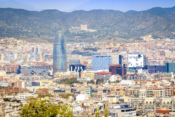 Panorama de Barcelona con Torre Agbar, Cataluña, España — Foto de Stock