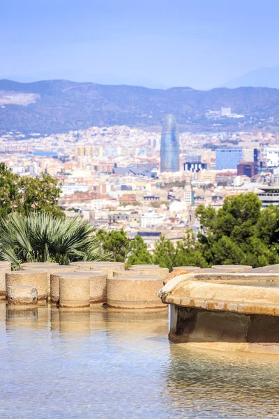 Panorama de Barcelona con Torre Agbar, Cataluña, España — Foto de Stock