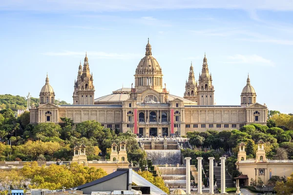 National Palace with waterfalls and fountains, Barcelona, Spain — Stockfoto