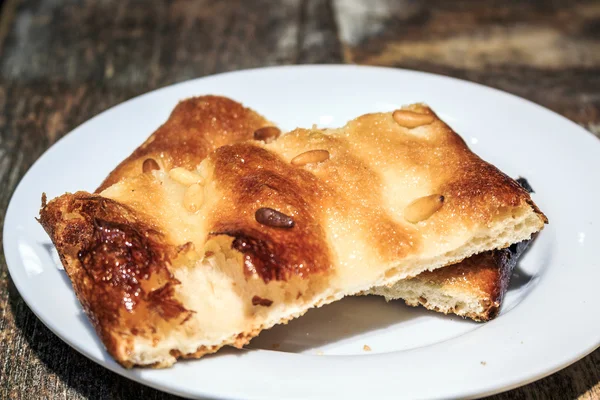 Catalan pastry dengan kacang pinus — Stok Foto