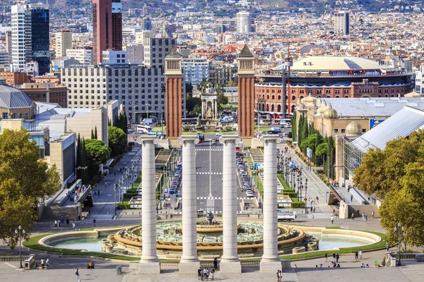 Іспанська і фонтани квадрати і Тібідабо, Барселона, Іспанія — стокове фото