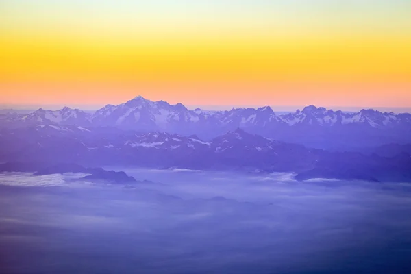 Mont Blanc v pohoří Alp je nejvyšší vrchol Euro — Stock fotografie