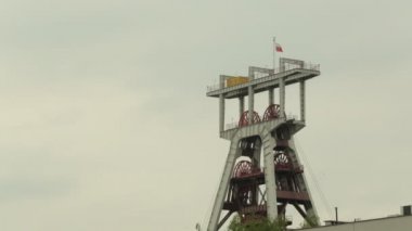 Kömür madeni mili çelik gökyüzü karşı çalışma