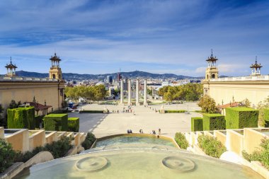 İspanyolca ve çeşmeler kareler ve Tibidabo, Barcelona, İspanya