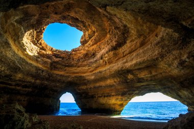 Güzel mağara Benagil, Algarve, Portekiz