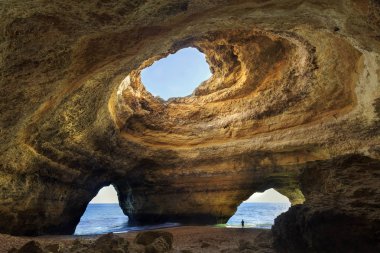 Güzel mağara Benagil, Algarve, Portekiz