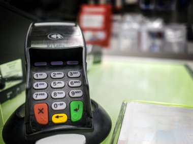 Terminal kredi kartı kabul etmek için hazır 