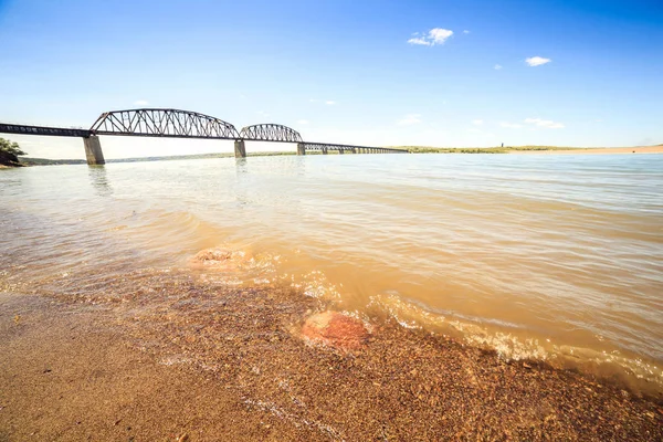 Trübe Gewässer des Missouri-Flusses — Stockfoto
