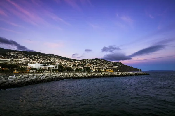 Akşamları, Madeira, Portekiz ışıklı Funchal — Stok fotoğraf