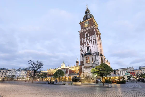 Oude stadhuis op marktplein, Krakow, Polen — Stockfoto