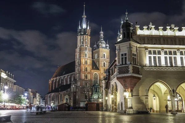 Cracovia centro de la ciudad con los edificios más famosos, Polonia — Foto de Stock