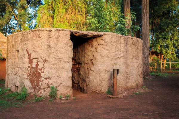 Traditionele tribal dorpje van Keniaanse volk — Stockfoto
