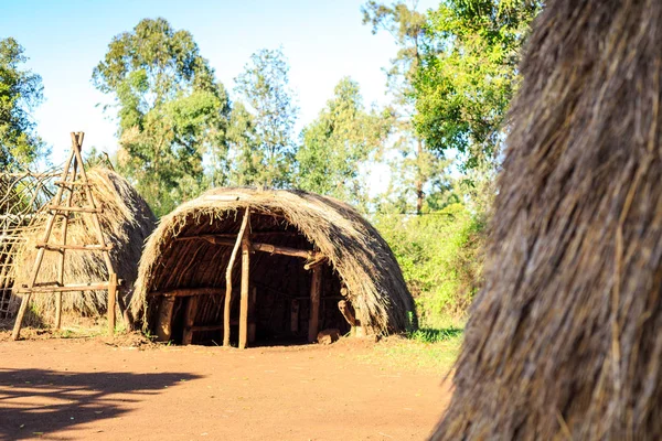 Tradicional cabaña tribal del pueblo keniano —  Fotos de Stock