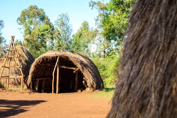 Traditionele, tribal hut van Keniaanse volk — Stockfoto
