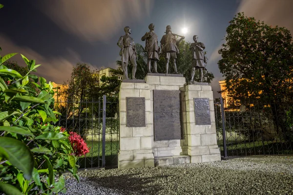 Monument commémorant les victimes de la Première Guerre mondiale et de la Seconde Guerre mondiale . — Photo