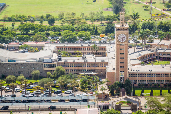 Здания парламента Кении в центре города Найроби
.