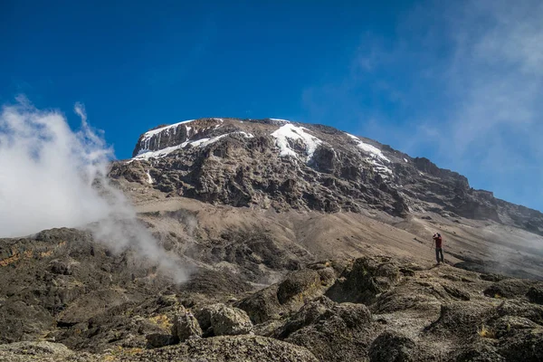 Turistické a Kibo vrchol hory Kilimandžáro, Tanzanie — Stock fotografie