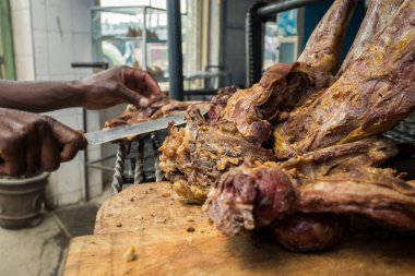 Nyama choma ızgara et - geleneksel Doğu Afrika yemeği anlamına gelir