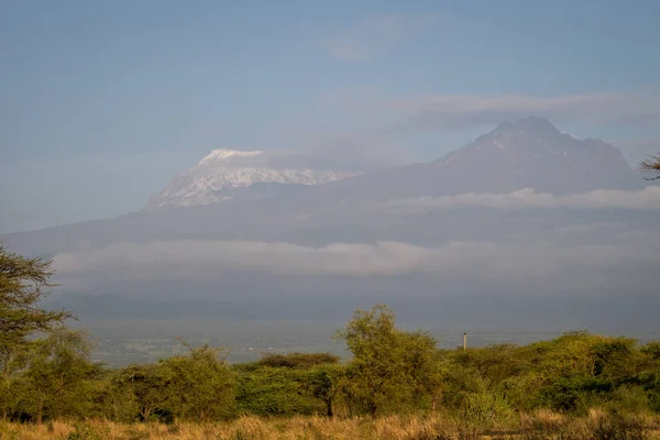 Килиманджаро - вершины Кибо и Мавензи, Африка на крыше — стоковое фото