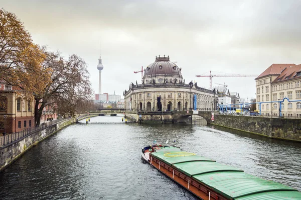 Müzeler Adası ve nehir Spree, Berlin