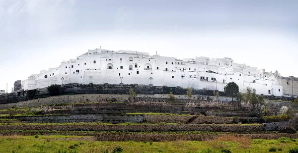 Cidade branca de Ostuni panorama, Itália — Fotografia de Stock