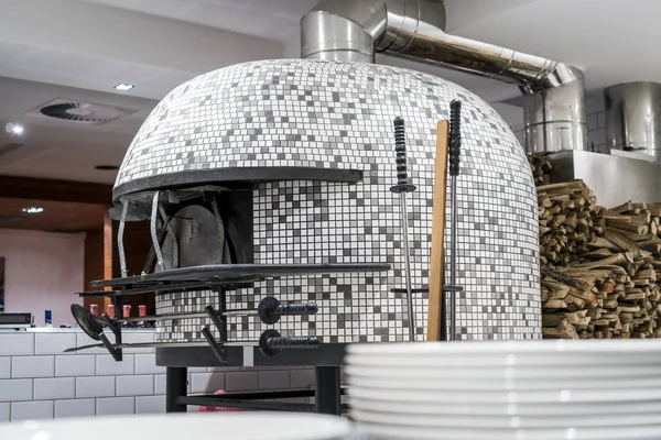 Cuisinière à pizza italienne — Photo