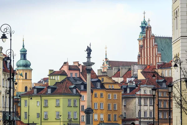 Памятник Зигмунтской колонне в центре Варшавы, Польша — стоковое фото