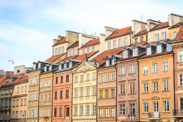 Piękne kolorowe kamienice w centrum Warszawy, Polan — Zdjęcie stockowe