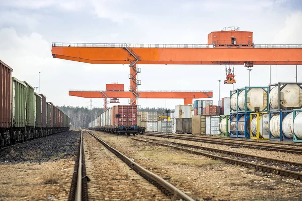 Huge industrial overhead crane and railway — Stock Photo, Image