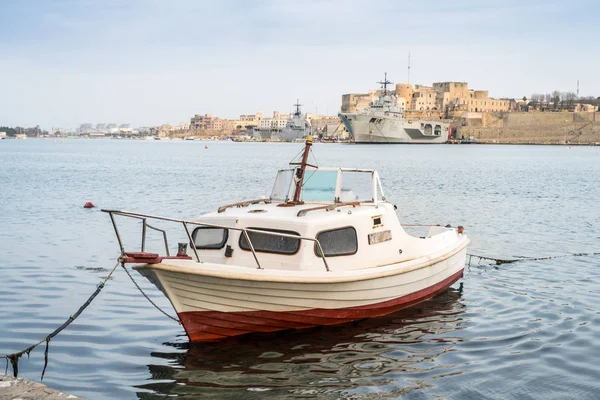 イタリアの南、プーリア州ブリンディジ市内中心部 — ストック写真