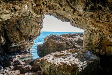 Doğal büyük mağaralar Leuca di Santa Maria, Puglia, İtalya
