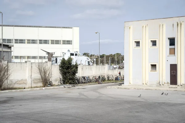 Camp de réfugiés à Brindisi, Pouilles, Italie — Photo