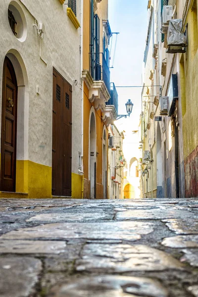 Encantadora calle de Gallipoli, Puglia, Italia —  Fotos de Stock