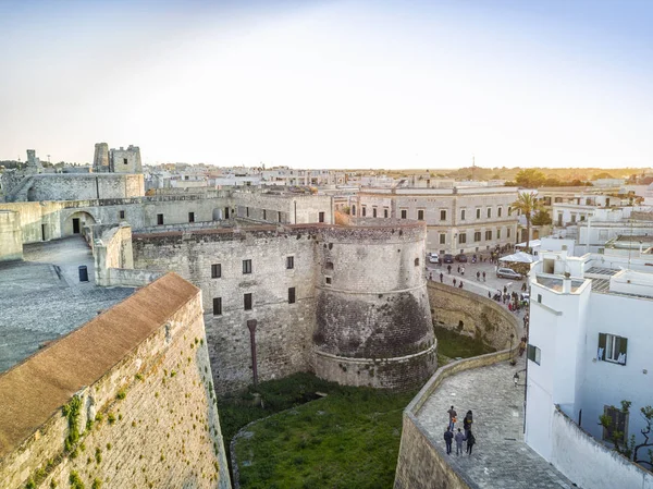 Otranto s aragonským hradem, Apulie, Itálie — Stock fotografie